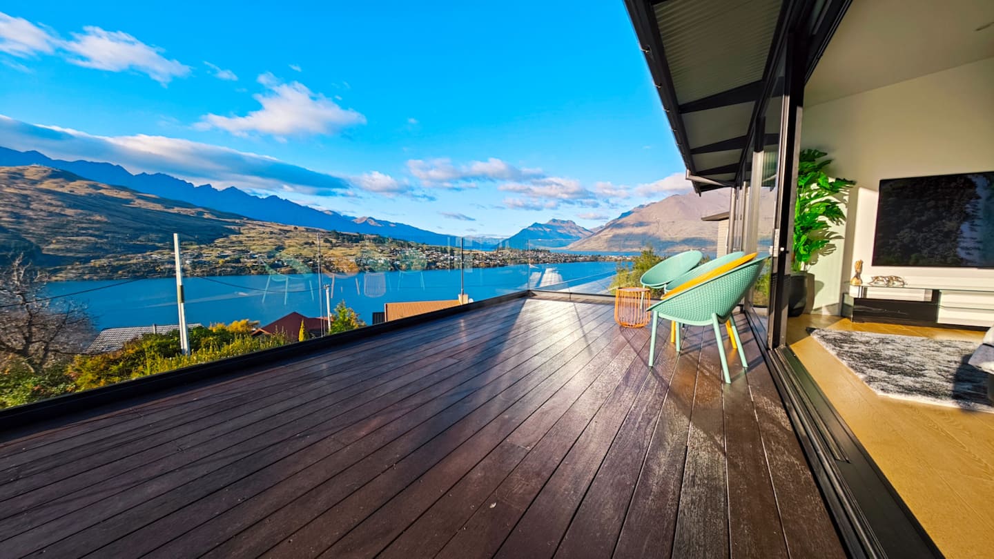 Wide panoramic deck and lake view at Lakevista Retreat